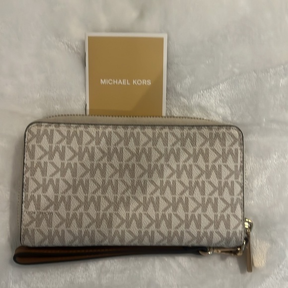 Micheal Kors cream & silver wallet - Picture 5 of 5